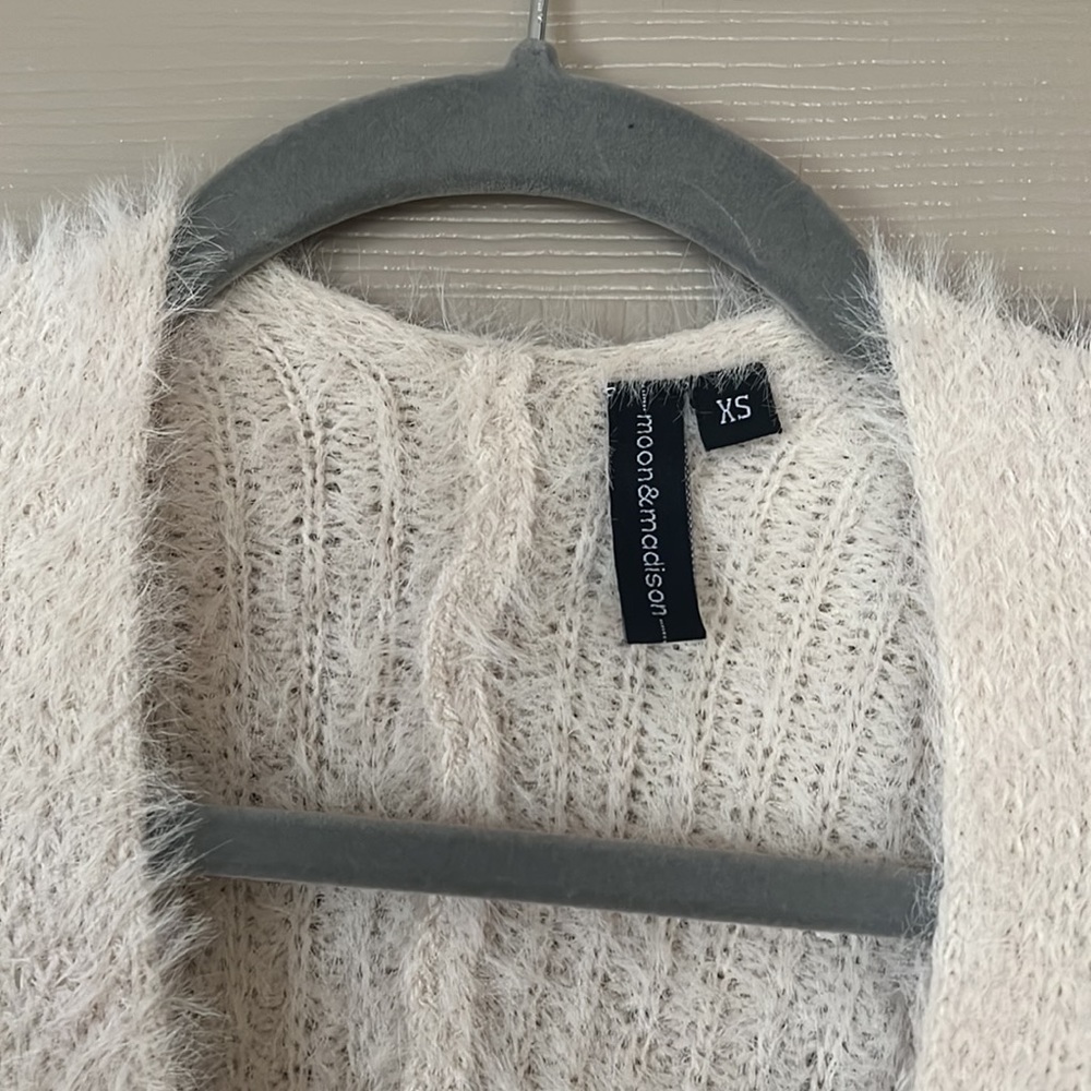 Fuzzy pull over - Picture 2 of 3